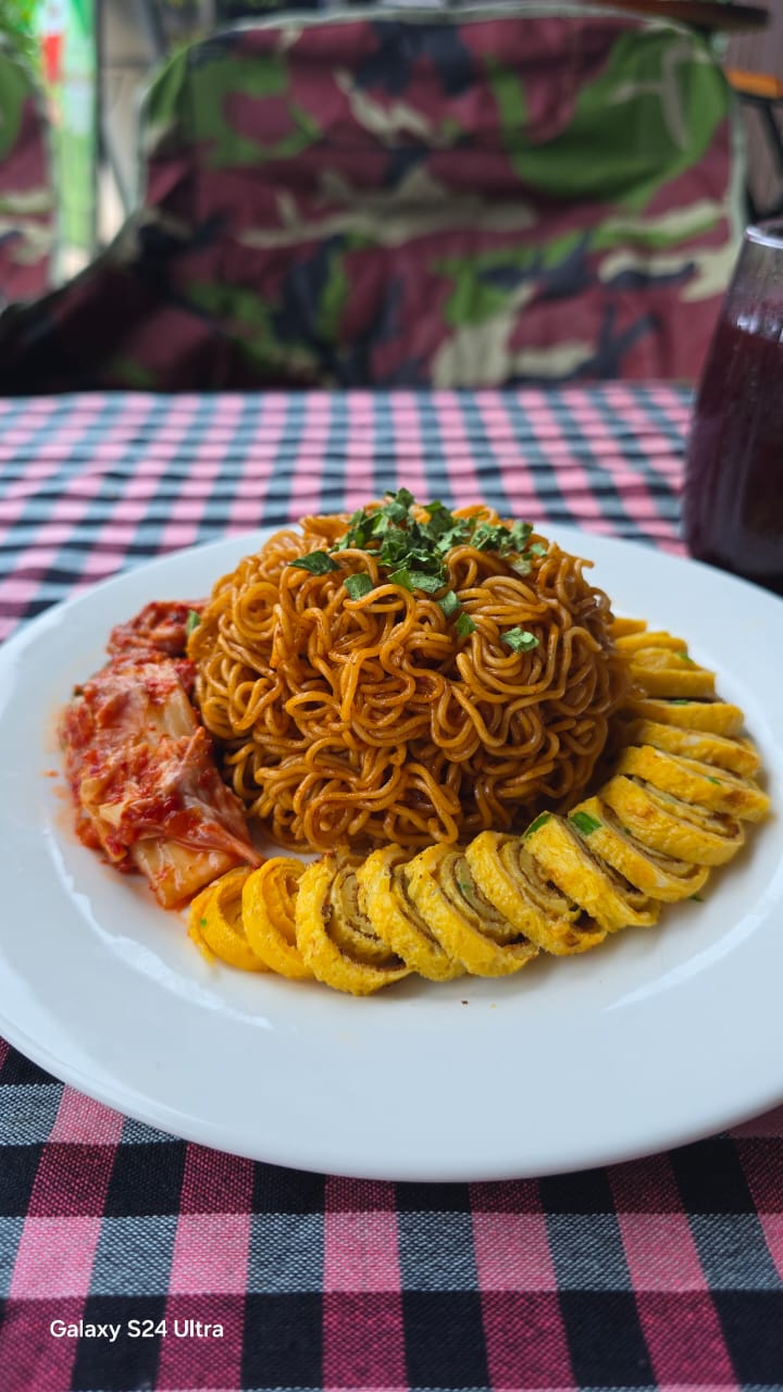Spicy noodles with kimchi